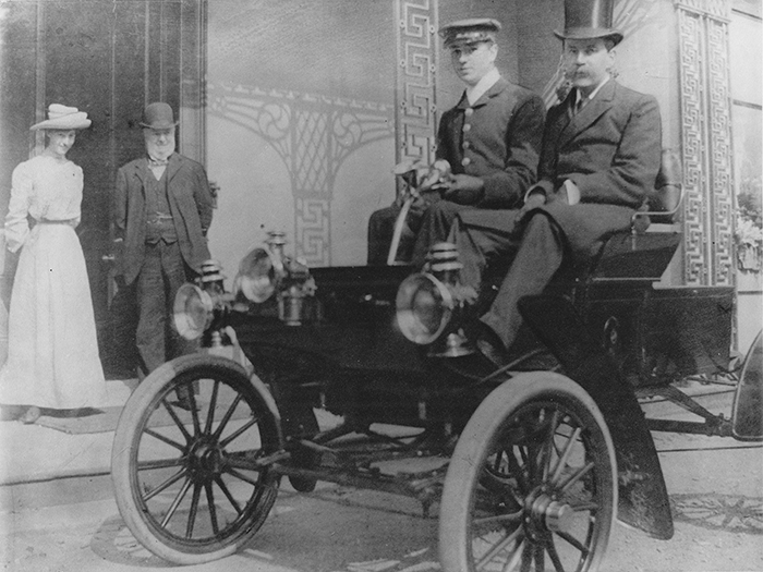Lionel Stretton in 1903 in the Oldsmobile